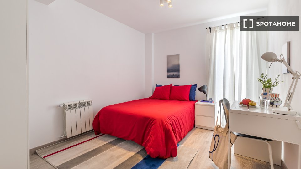 Double room Madrid, 4 beds, 125m² — photo 2