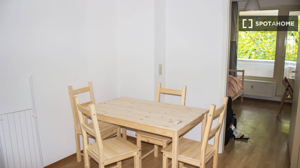 Double room Berlin, 4 beds, 81m² — photo 11