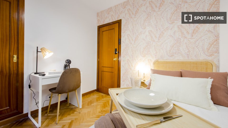 Double room Madrid, 7 beds — photo 12