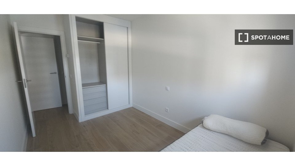 Double room Madrid, 2 beds, 66m² — photo 4