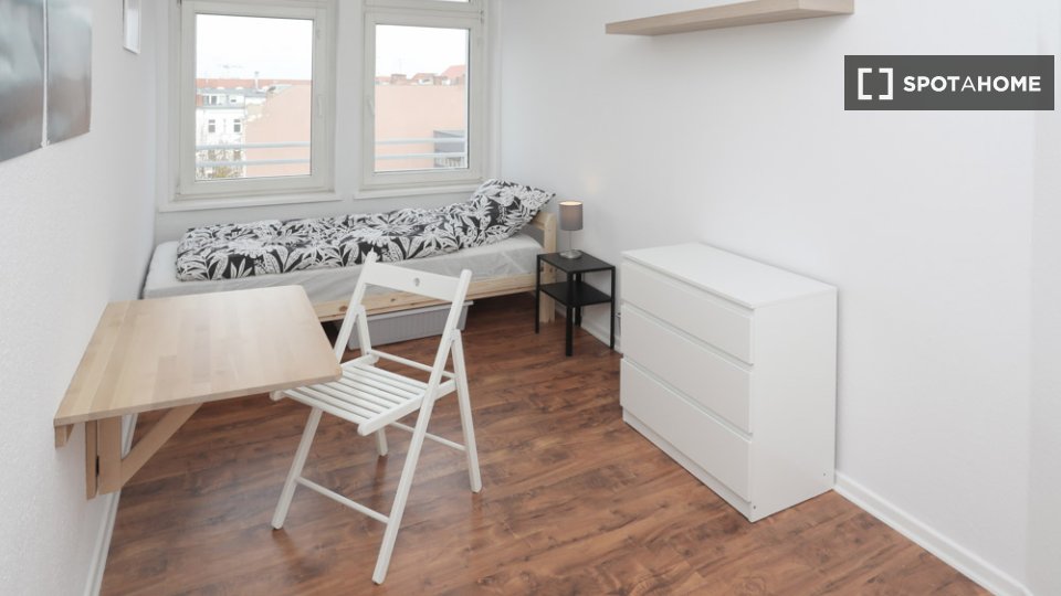 Double room Berlin, 4 beds, 105m² — photo 17