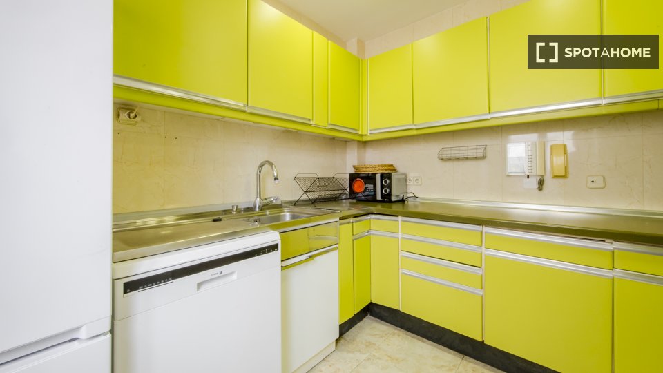 Double room Madrid, 7 beds, 113m² — photo 5