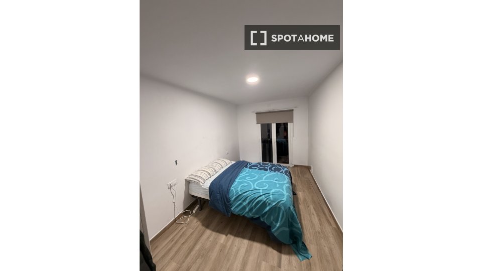 Double room Barcelona, 3 beds, 80m² — photo 6