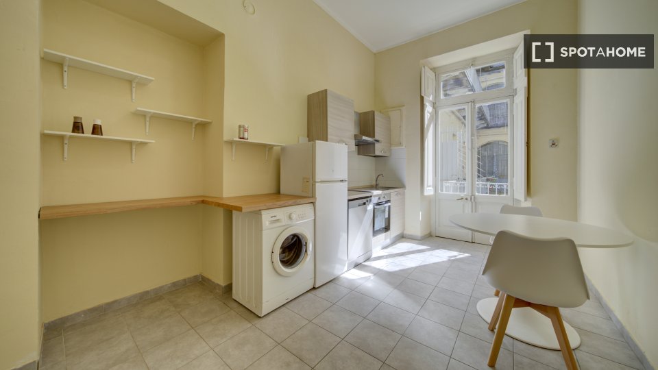 Apartment Turin, 1 bed, 79m² — photo 2