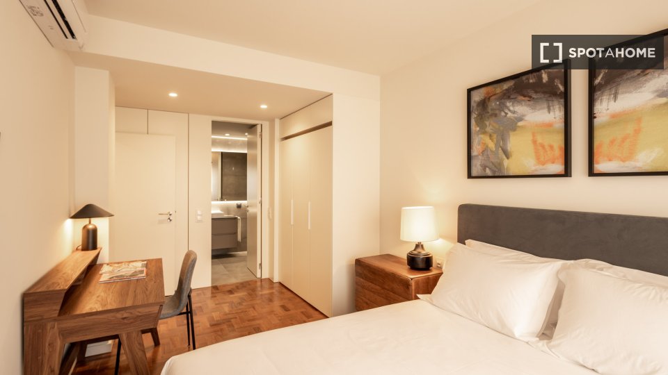 Apartment Lisbon, 2 beds, 88m² — photo 20