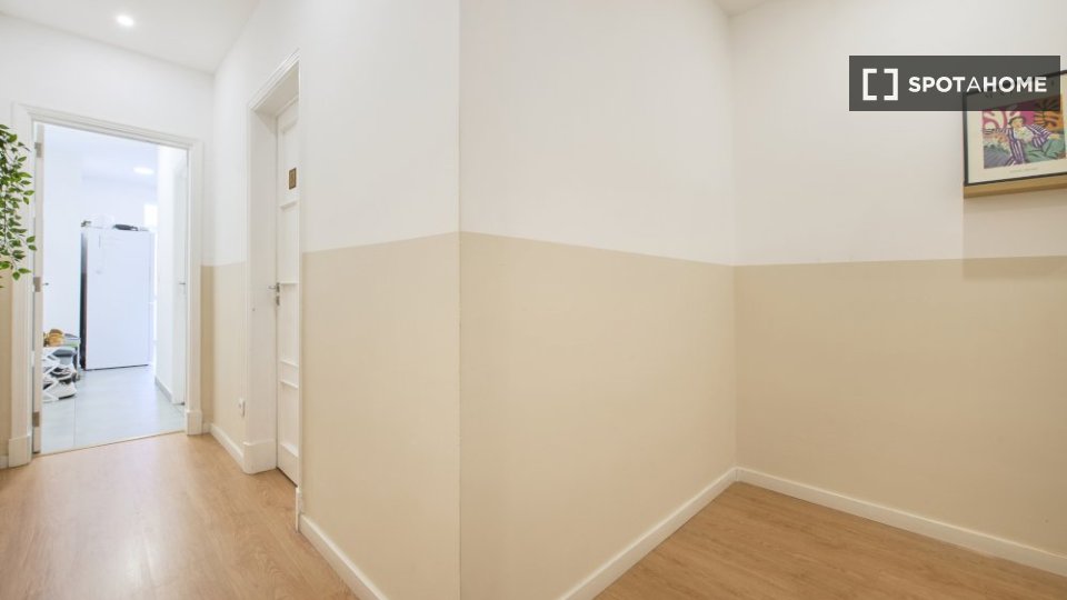 Double room Lisbon, 6 beds — photo 10
