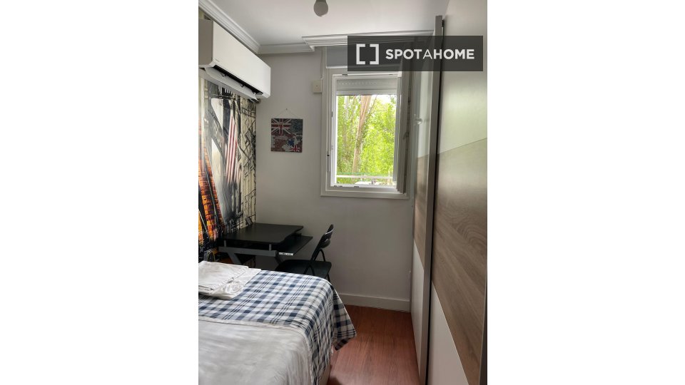 Double room Madrid, 3 beds — photo 27