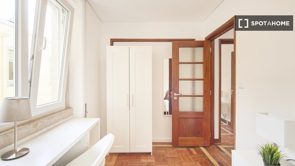 Double room Lisbon, 9 beds — photo 17