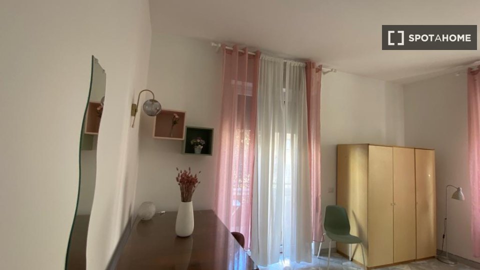 Double room Rome, 3 beds, 100m² — photo 8