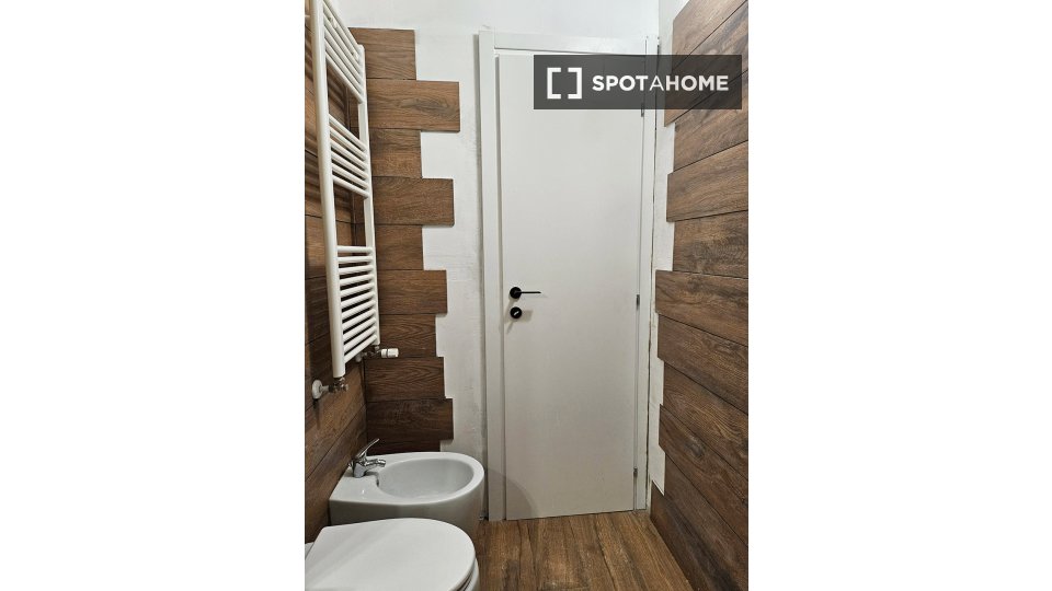 Double room Turin, 3 beds, 75m² — photo 12
