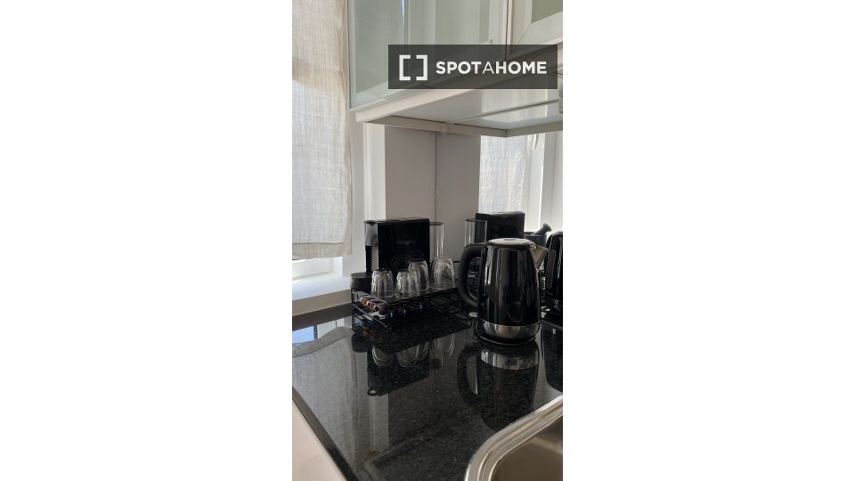 Apartment Lisbon, 2 beds, 90m² — photo 35