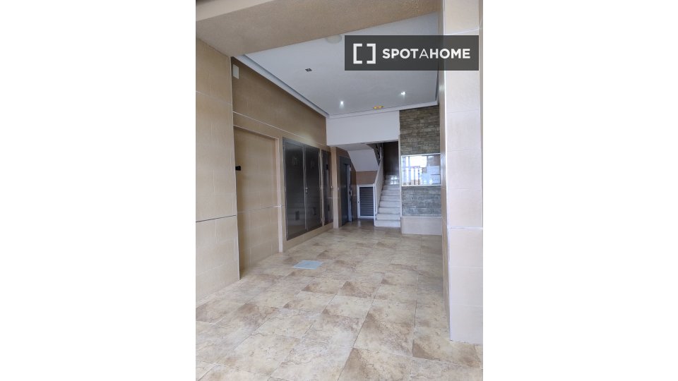 Apartment Alicante, 4 beds, 100m² — photo 1