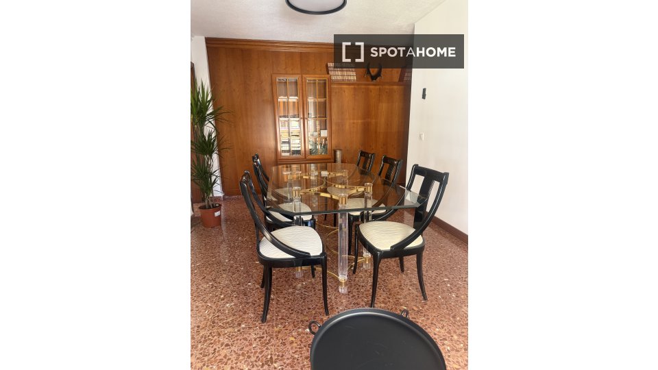 Double room Malaga, 5 beds, 140m² — photo 18