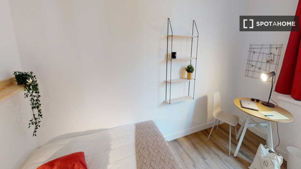 Double room Paris, 11 beds, 190m² — photo 11