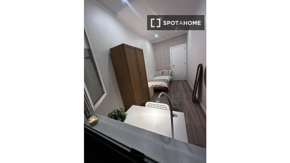 Double room Lisbon, 5 beds, 12345m² — photo 11