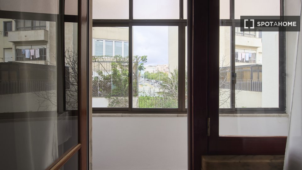 Double room Lisbon, 4 beds — photo 17