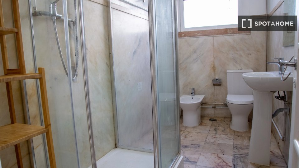 Double room Lisbon, 9 beds — photo 15
