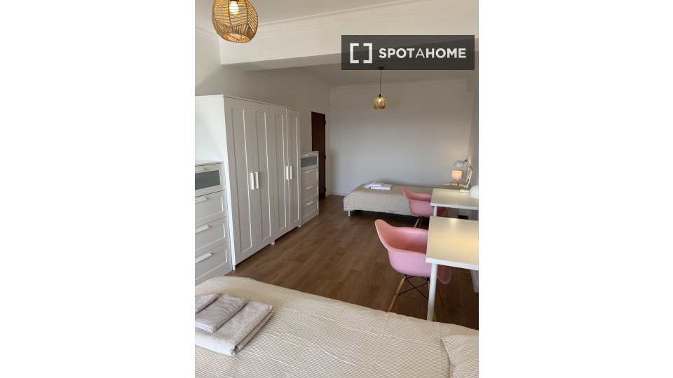 Double room Lisbon, 4 beds, 124m² — photo 8