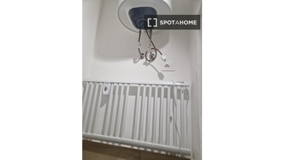 Double room Turin, 1 bed, 28m² — photo 1