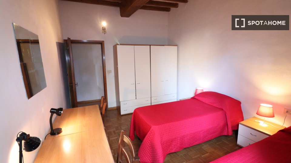 Double room Florence, 6 beds, 200m² — photo 1