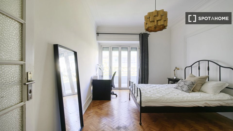 Double room Lisbon, 9 beds — photo 1