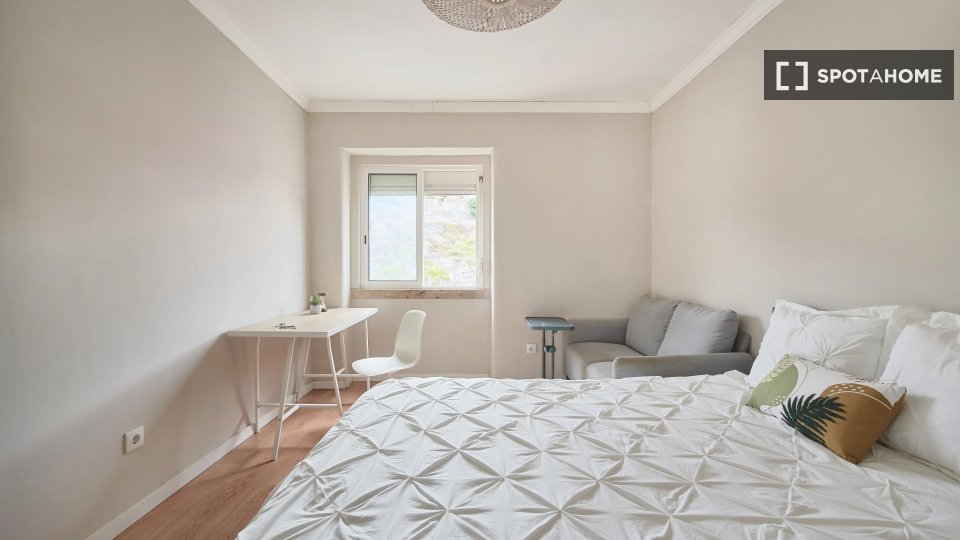 Double room Lisbon, 4 beds — photo 9