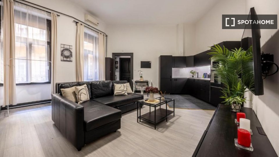 Apartment Budapest, 2 beds, 80m² — photo 2