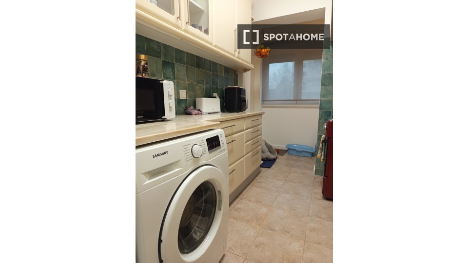 Double room Lisbon, 3 beds, 120m² — photo 10