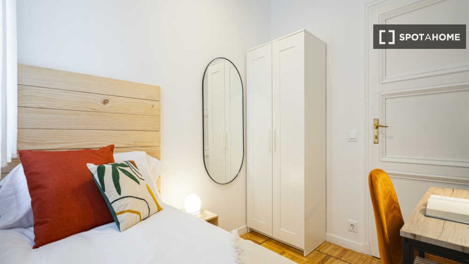 Double room Madrid, 5 beds — photo 33
