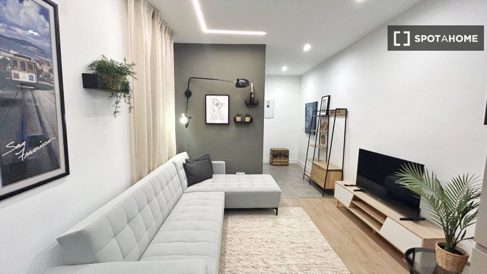 Apartamento de 2 dormitorios en alquiler en Palacio, Madrid