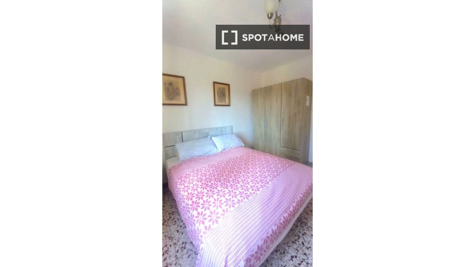 Double room Alicante, 3 beds — photo 2