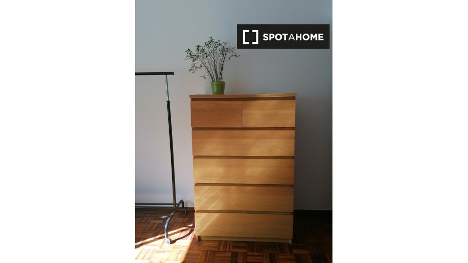 Double room Lisbon, 3 beds, 120m² — photo 9