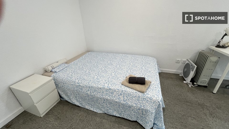 Double room Barcelona, 13 beds, 290m² — photo 9