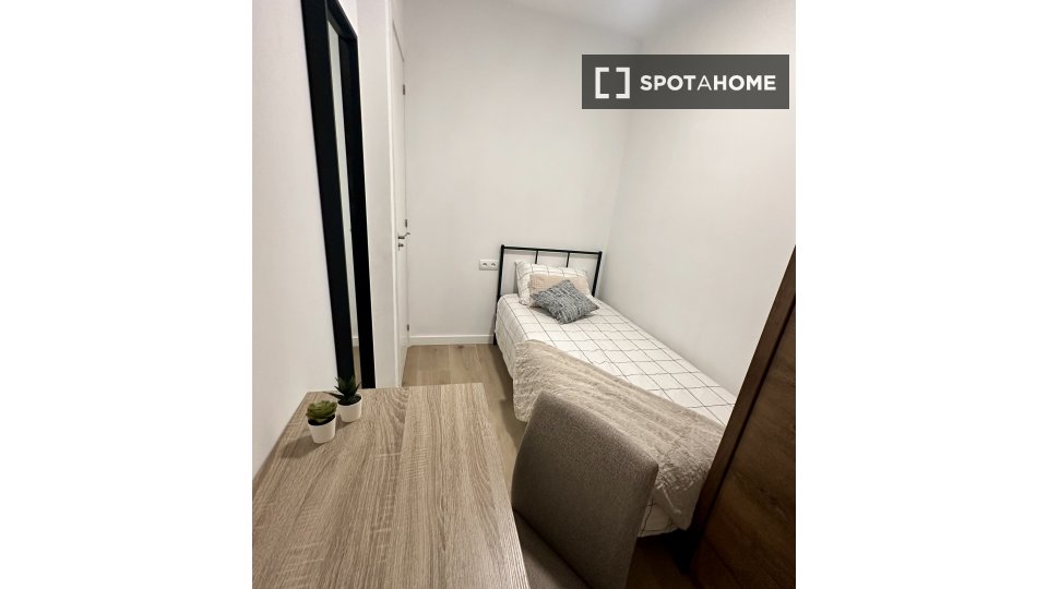 Double room Barcelona, 4 beds, 70m² — photo 30