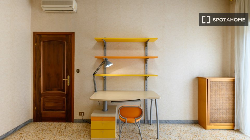 Double room Rome, 3 beds, 80m² — photo 12