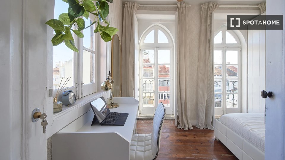 Double room Lisbon, 13 beds — photo 14