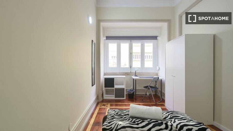 Double room Lisbon, 9 beds — photo 20