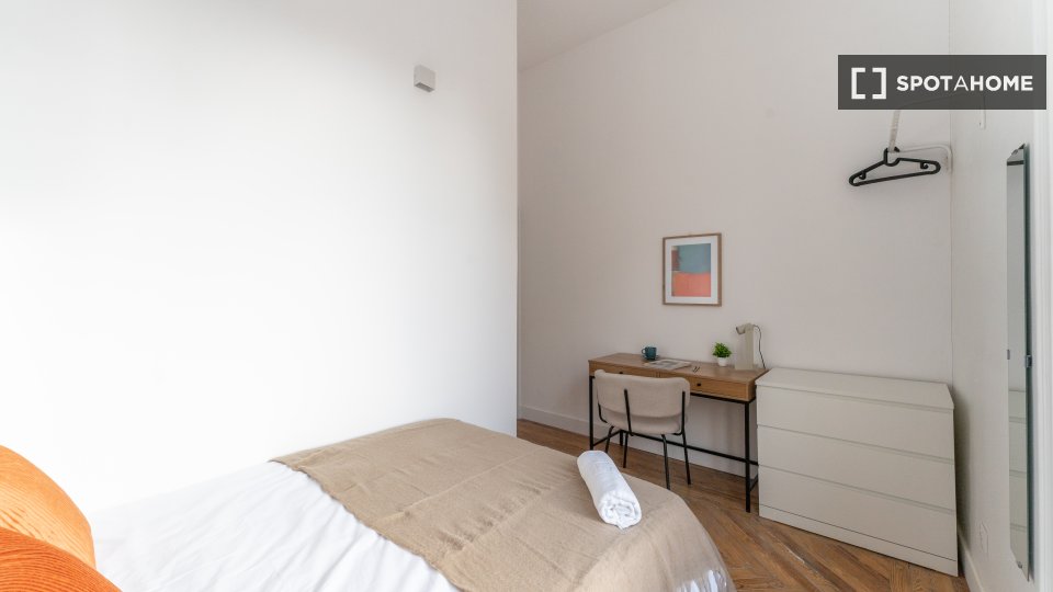 Double room Madrid, 9 beds — photo 16