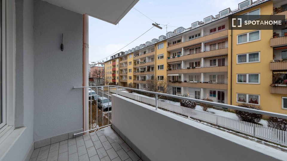 Double room Munich, 3 beds — photo 12