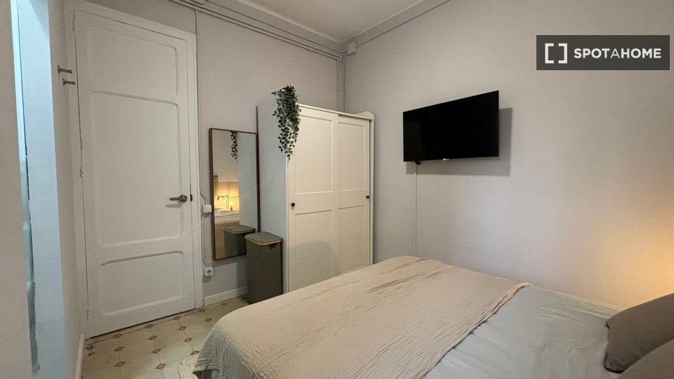 Double room Barcelona, 5 beds, 80m² — photo 4