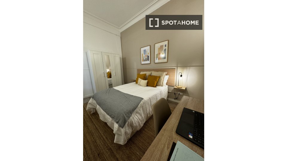 Double room Barcelona, 7 beds, 180m² — photo 8