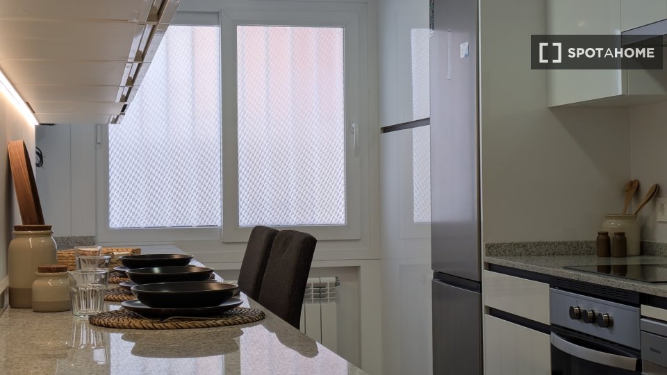 Double room Madrid, 5 beds — photo 8