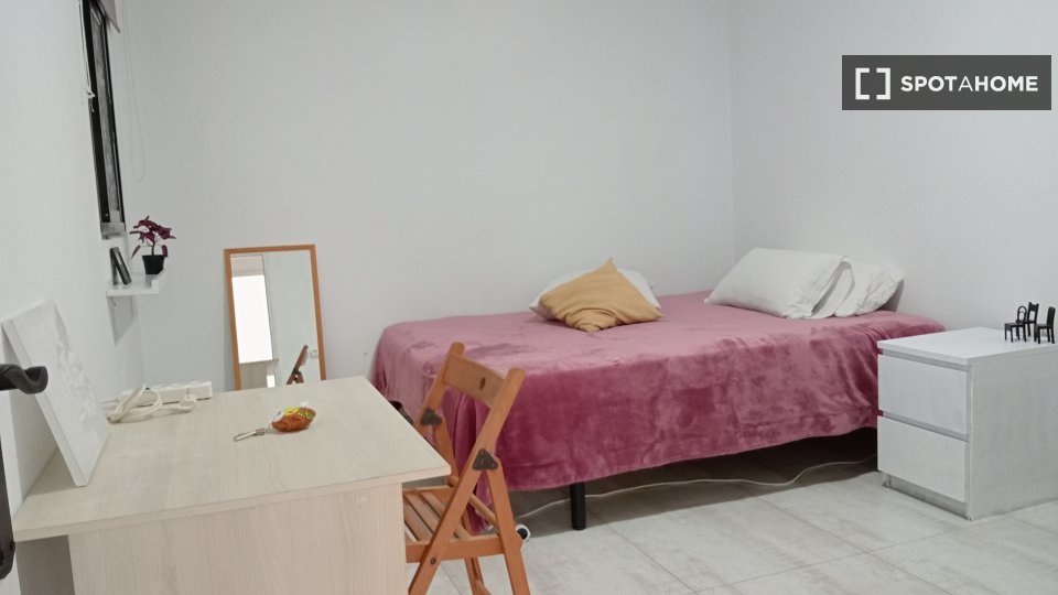 Double room Santa_Cruz_De_Tenerife, 3 beds, 75m² — photo 42