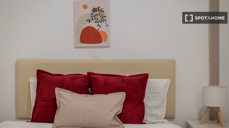 Double room Barcelona, 7 beds, 121m² — photo 1