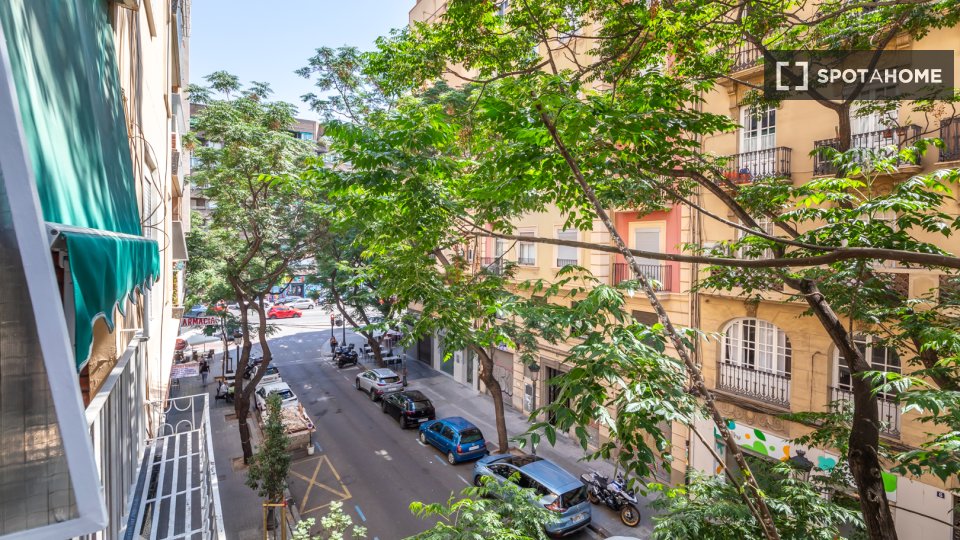 Double room Valencia, 6 beds, 100m² — photo 3
