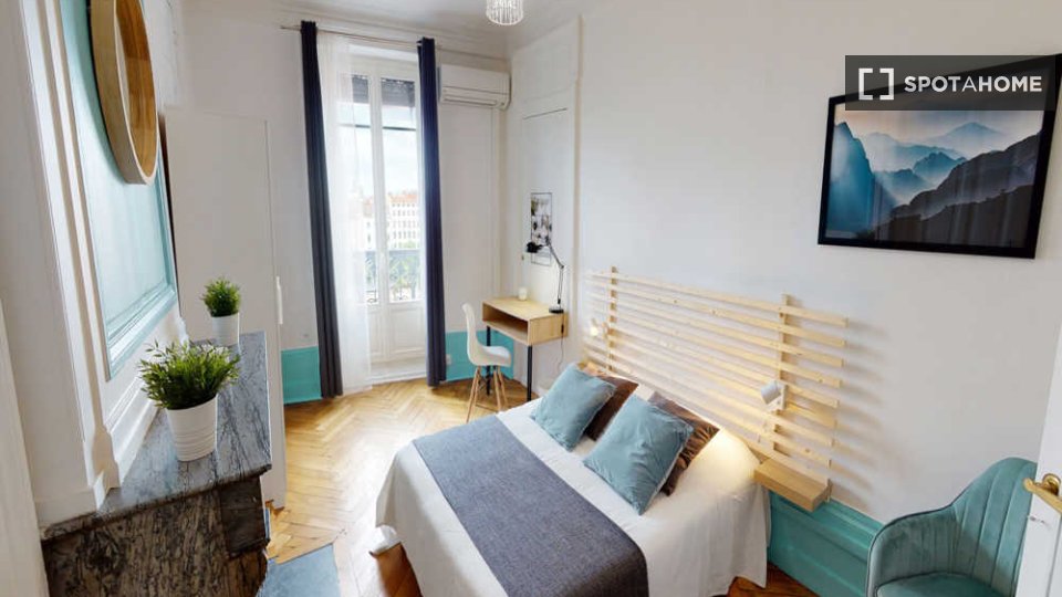 Double room Lyon, 5 beds, 130m² — photo 1