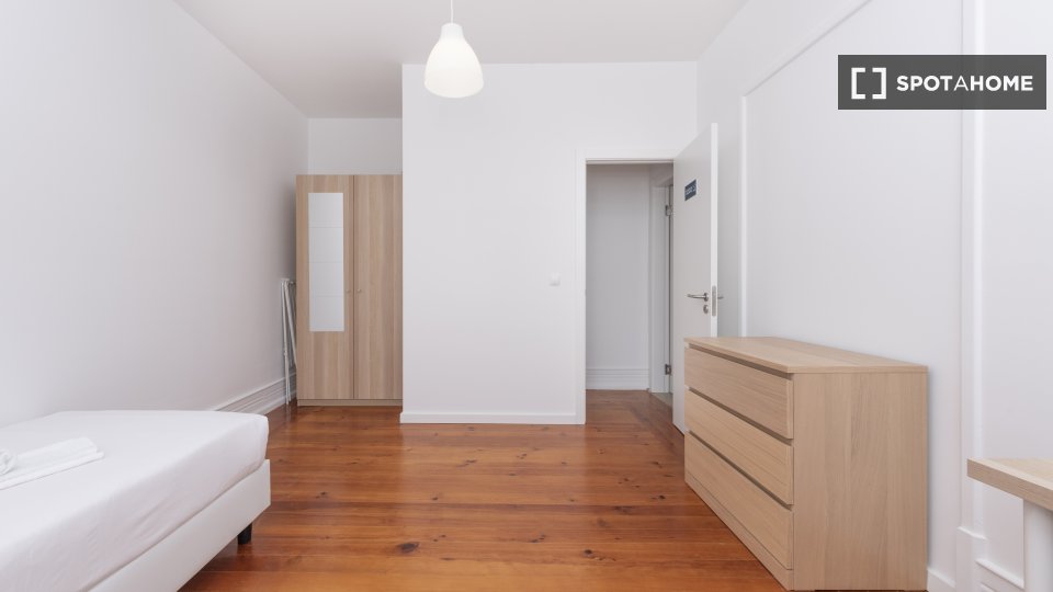 Double room Lisbon, 11 beds — photo 16