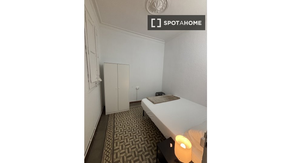 Double room Barcelona, 8 beds, 200m² — photo 3