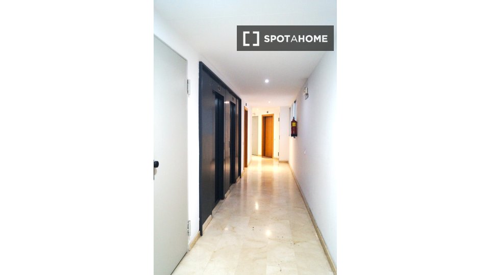 Double room Valencia, 3 beds — photo 16