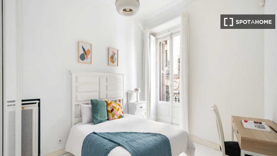 Double room Madrid, 7 beds — photo 30